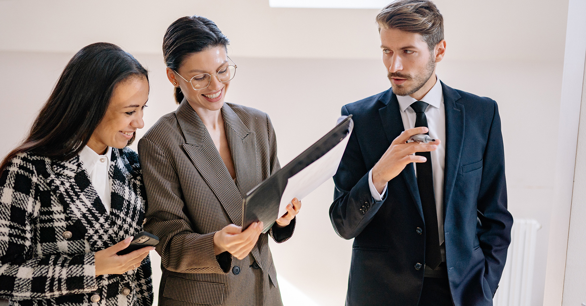 Dr. Alvaro Suarez Villalobos | Especialista en Retina y Vítreo Logo