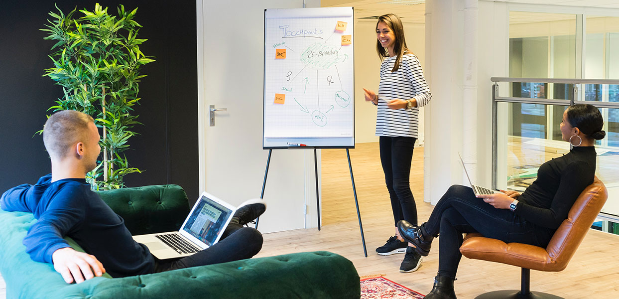 Dr. Alvaro Suarez Villalobos | Especialista en Retina y Vítreo Logo